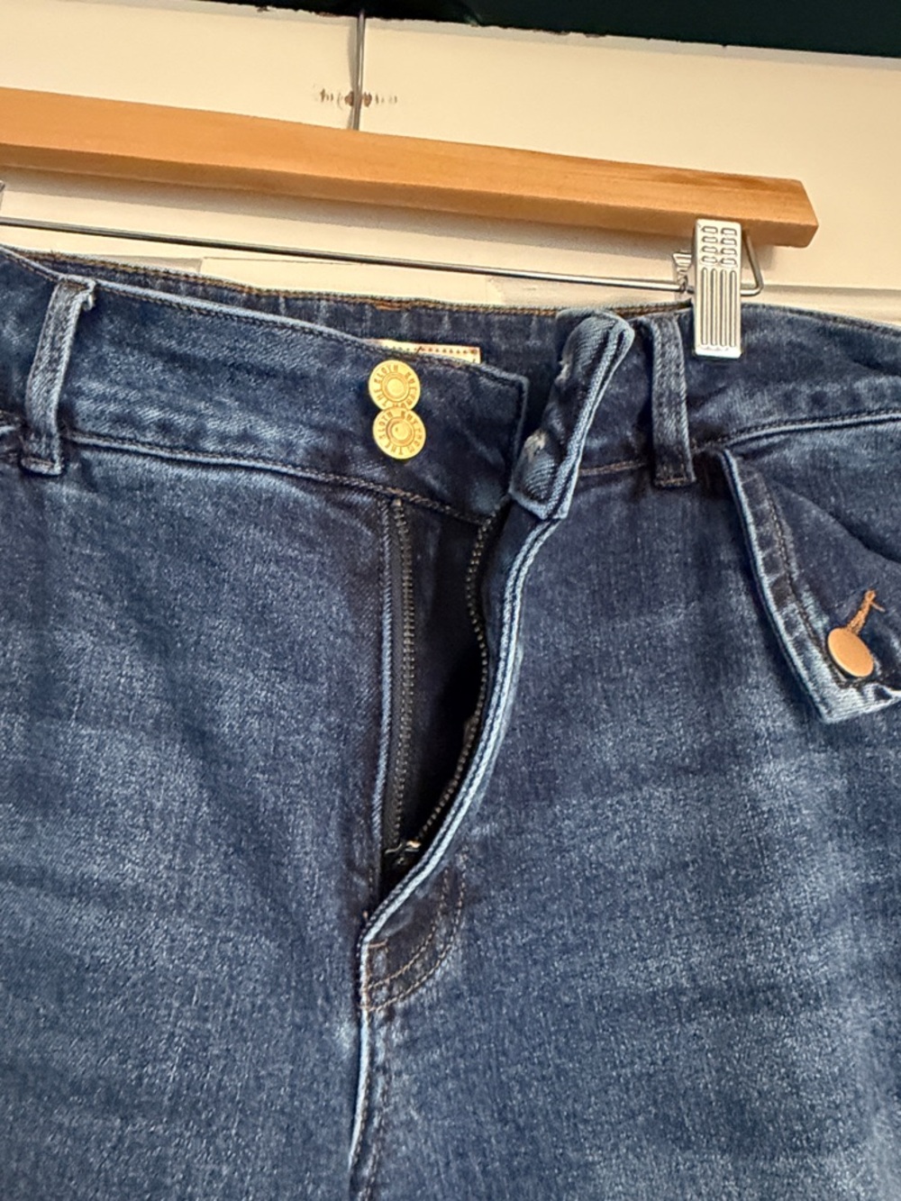 Kut from the Kloth Meg Dark Blue Wide-Leg Jeans with Gold Buttons Size 14 - Picture 7 of 10